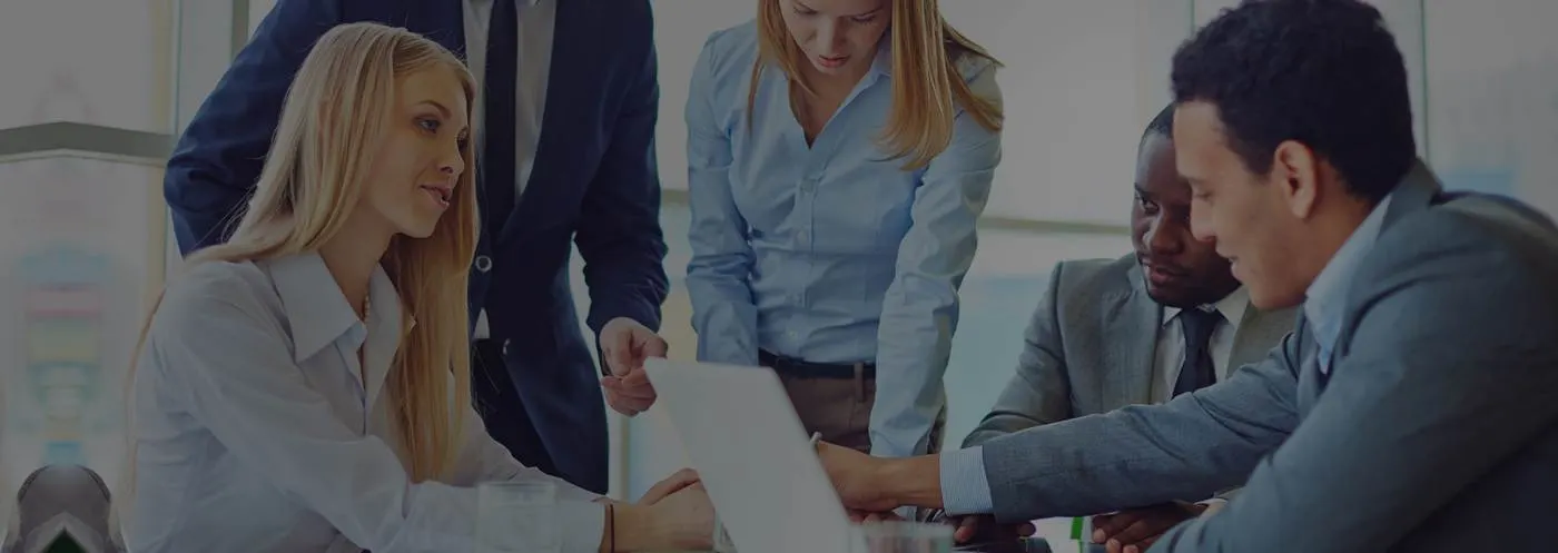 Equipe em reunião de trabalho